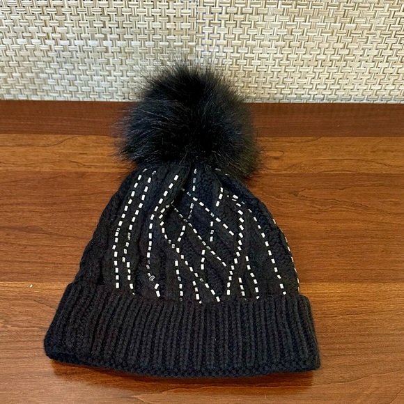 🌟HP🌟NWOT Faux Fur Pom Pom with Faux Gem Trim Hat - Picture 6 of 10